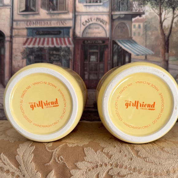 The Girlfriend From AARP Butterfly Ceramic Canisters Set 2 Wood Lids NWOT - Picture 3 of 13